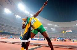 詹姆斯赛点兑现，曼联淘汰巴塞罗那晋级四强，主帅激动落泪的简单介绍