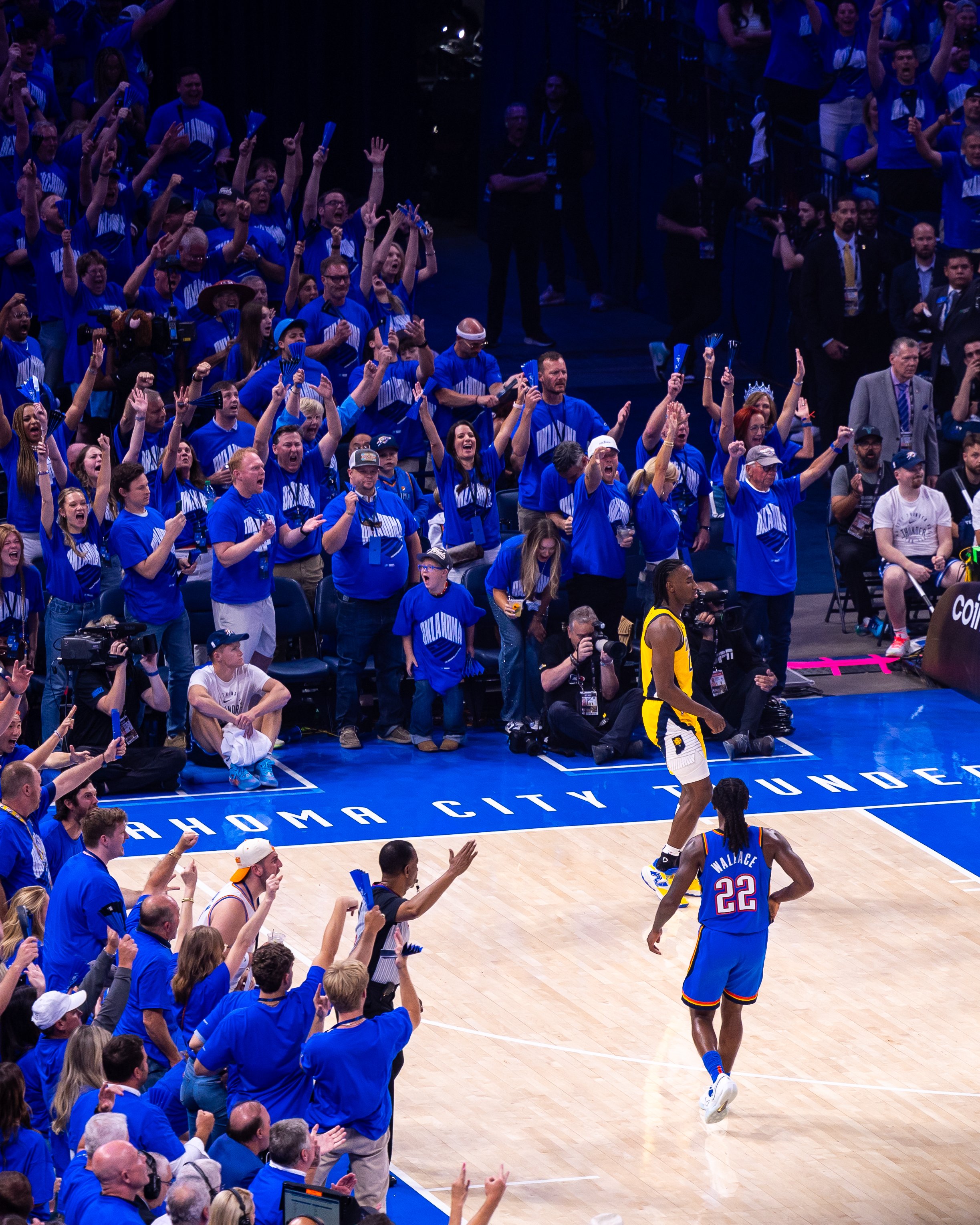 总决赛最新形势：俄克拉荷马城雷霆高居榜首，俄克拉荷马城雷霆强势追赶，冠军归属成迷的简单介绍